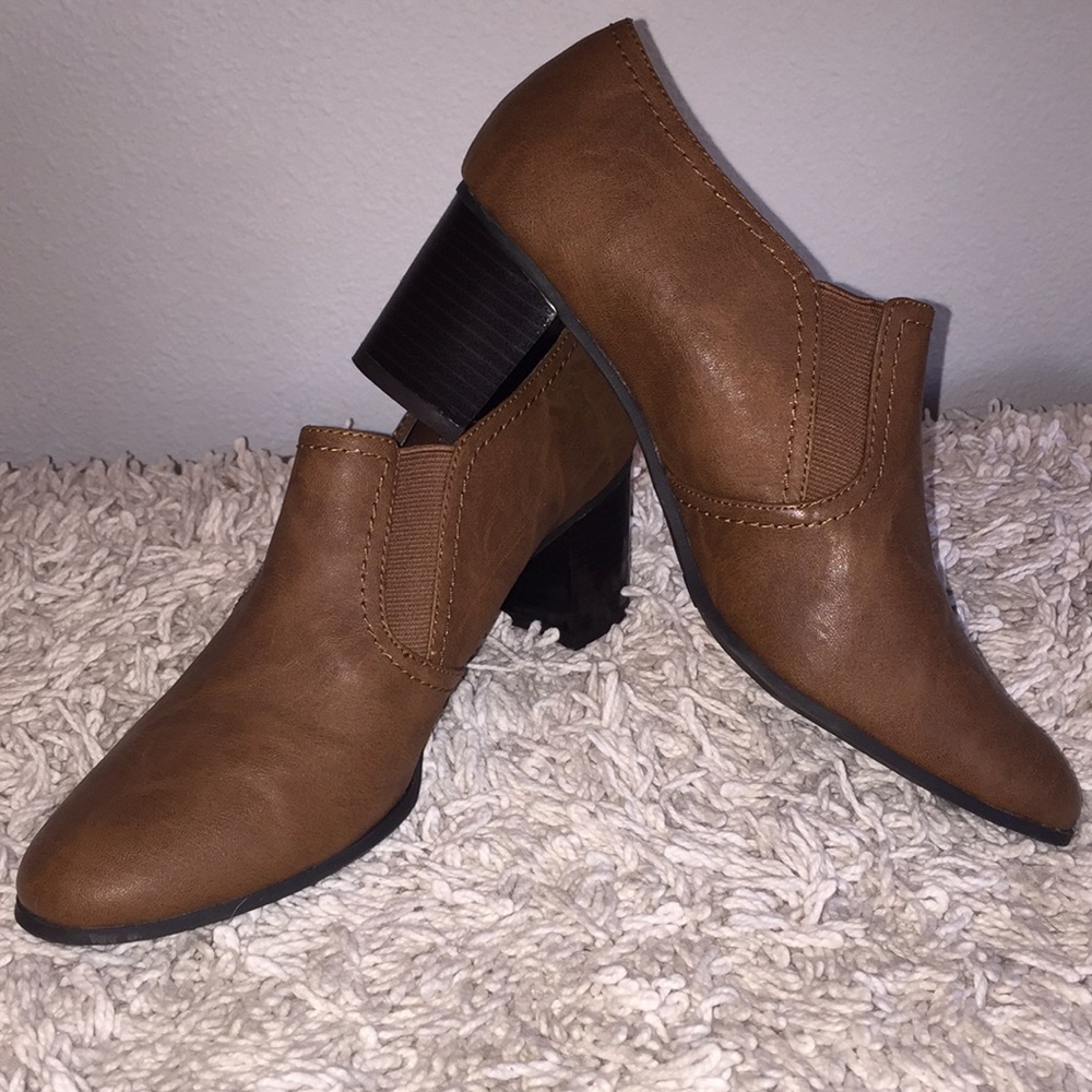 New Covington Brown Heels 8.5 Booties